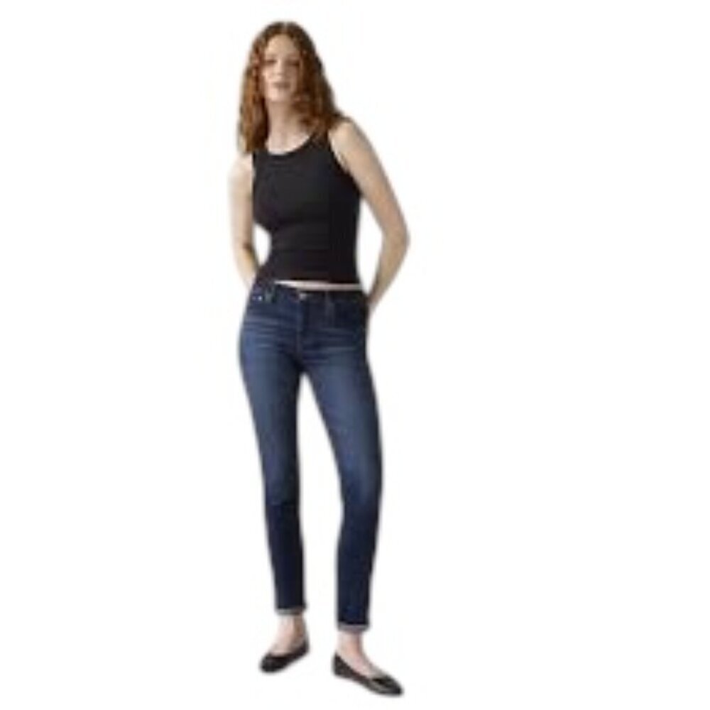 NWT Levi's Mid Rise Boyfriend Jeans 33